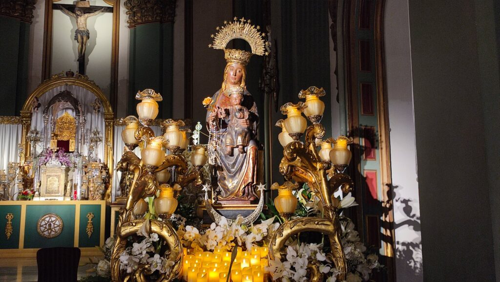 La Virgen del Rosell en su trono